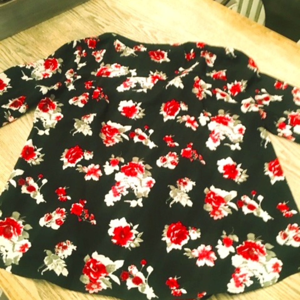 New! Flowered Blouse with Bell Sleeves